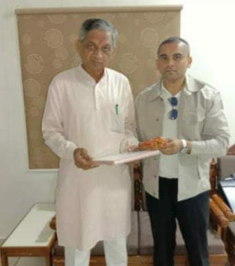 Viral Parekh with Shri Kunvarji Bhai Bavalia